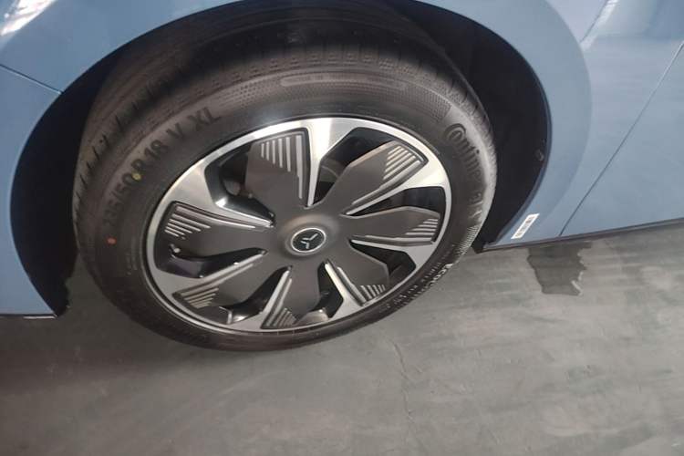 Used Hongqi Tiangong 05 2025 750 Smart Selection Left Front Wheel Hub