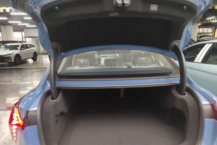 Used Hongqi Tiangong 05 2025 550 Smart Selection Trunk