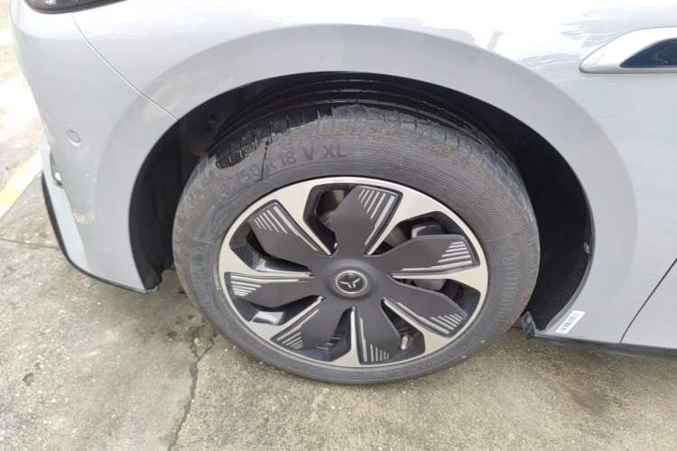 Used Hongqi Tiangong 05 2025 550 Smart Selection Left Front Wheel Hub