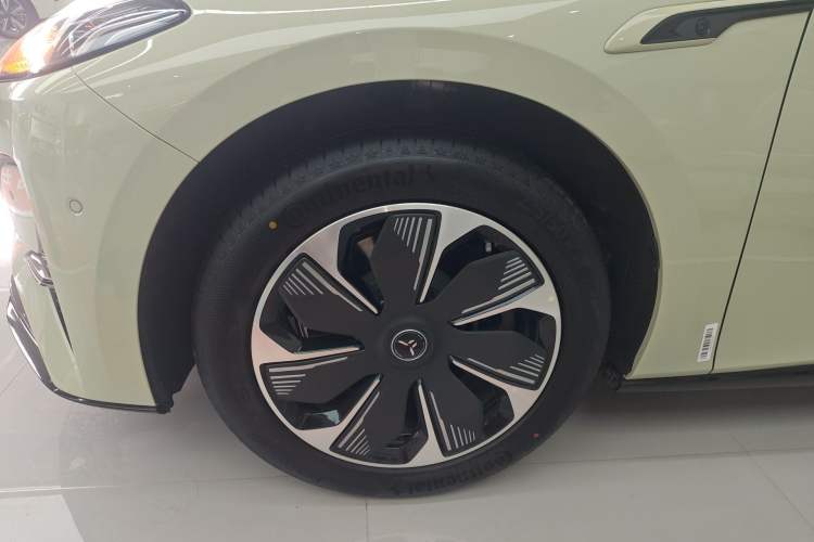 Used Hongqi Tiangong 05 2025 550 Smart Selection Left Front Wheel Hub