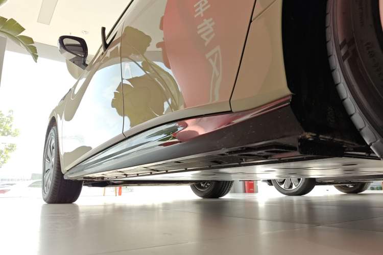 Used Hongqi Tiangong 05 2025 550 Smart Selection Left Side Sill
