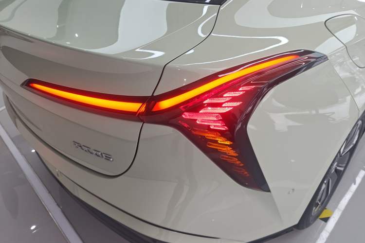 Used Hongqi Tiangong 05 2025 550 Smart Selection Right Rear Taillight