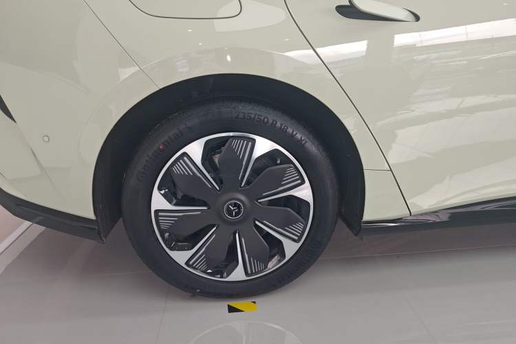 Used Hongqi Tiangong 05 2025 550 Smart Selection Right Rear Wheel Hub