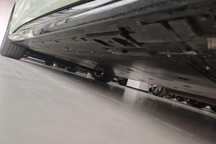 Used Hongqi Tiangong 05 2025 550 Smart Selection Right Side Sill