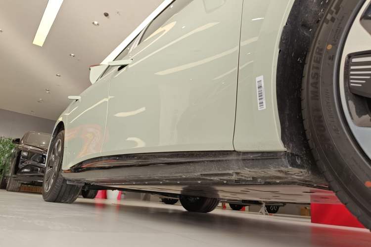 Used Hongqi Tiangong 05 2025 550 Smart Selection Right Side Sill