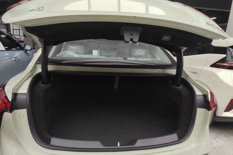 Used Hongqi Tiangong 05 2025 550 Smart Selection Trunk
