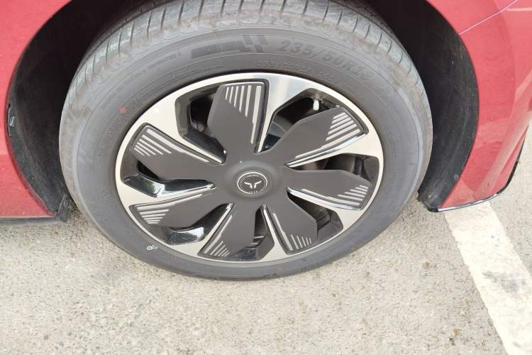 Used Hongqi Tiangong 05 2025 550 Smart Selection Right Front Wheel Hub