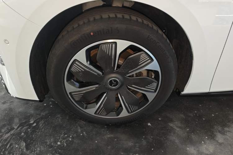 Used Hongqi Tiangong 05 2025 550 Smart Selection Left Front Wheel Hub