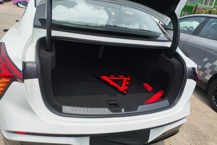 Used Hongqi Tiangong 05 2025 550 Edition Trunk