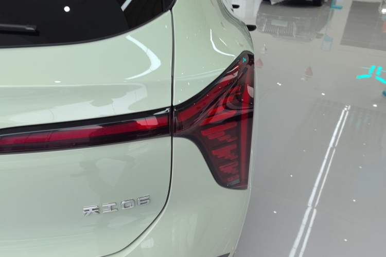 Used Hongqi Tiangong 06 2025 520 Smart Selection Edition Right Rear Taillight