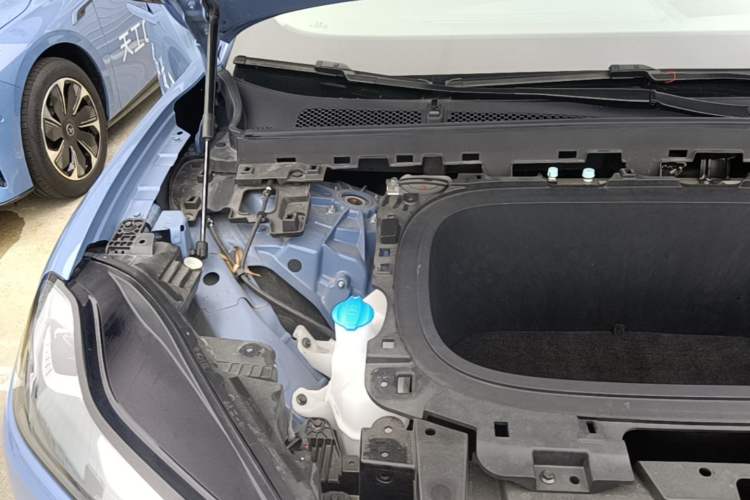 Used Hongqi Tiangong 06 2025 660 4x4 Smart Selection Edition Engine Bay Right