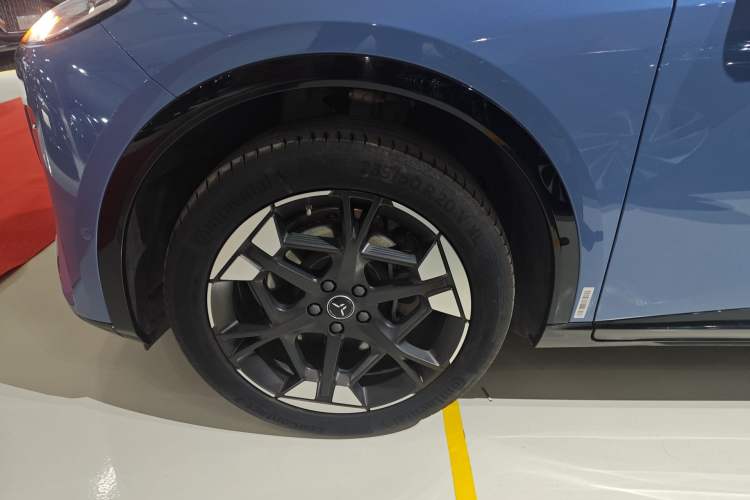 Used Hongqi Tiangong 06 2025 660 4x4 Smart Selection Edition Left Front Wheel Hub