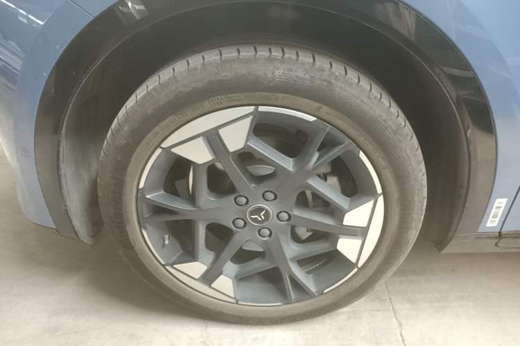 Used Hongqi Tiangong 06 2025 660 4x4 Smart Selection Edition Left Front Wheel Hub