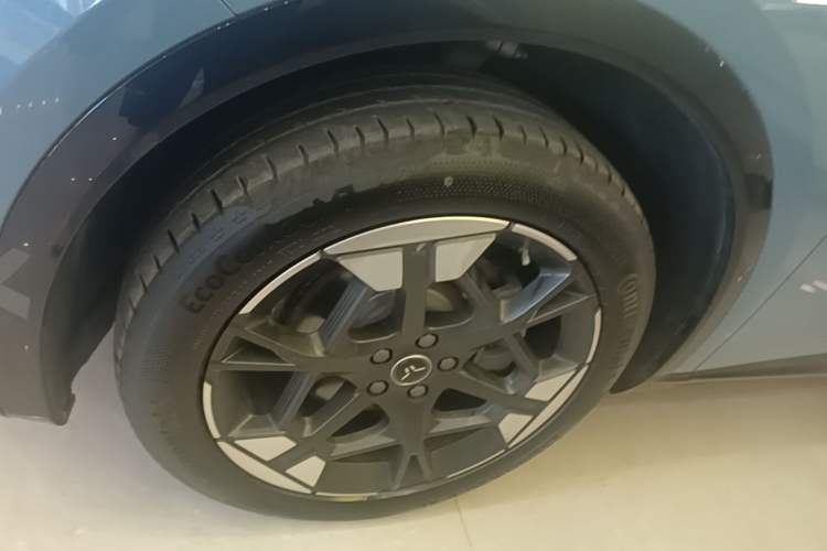 Used Hongqi Tiangong 06 2025 660 4x4 Smart Selection Edition Left Front Wheel Hub