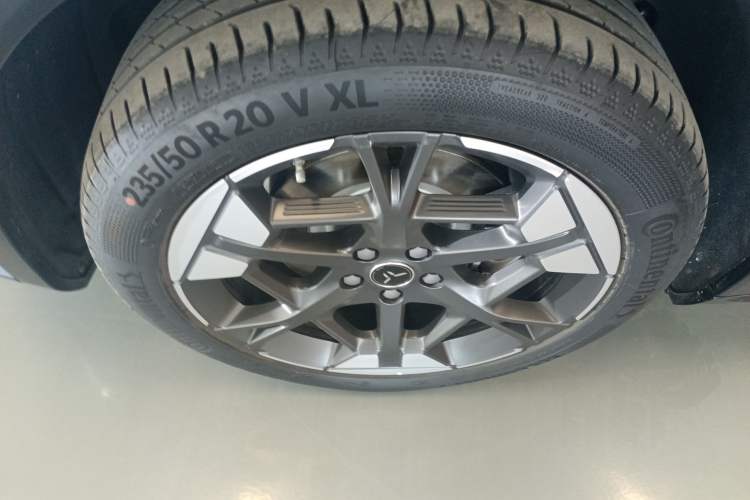 Used Hongqi Tiangong 06 2025 660 4x4 Smart Selection Edition Left Front Wheel Hub