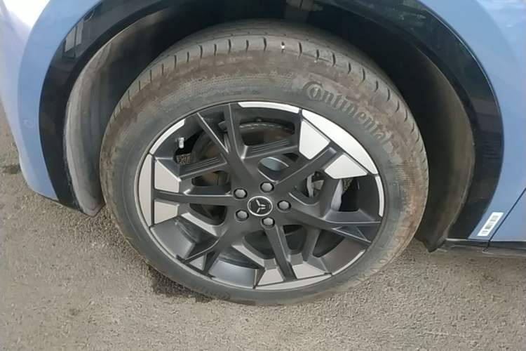 Used Hongqi Tiangong 06 2025 660 4x4 Smart Selection Edition Left Front Wheel Hub