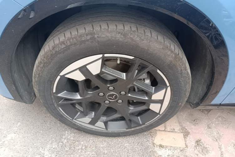 Used Hongqi Tiangong 06 2025 660 4x4 Smart Selection Edition Left Front Wheel Hub