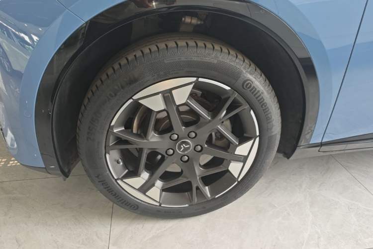 Used Hongqi Tiangong 06 2025 660 4x4 Smart Selection Edition Left Front Wheel Hub