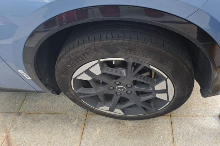 Used Hongqi Tiangong 06 2025 660 4x4 Smart Selection Edition Right Front Wheel Hub