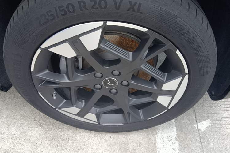 Used Hongqi Tiangong 06 2025 660 4x4 Smart Selection Edition Right Front Wheel Hub