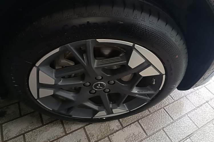Used Hongqi Tiangong 06 2025 660 4x4 Smart Selection Edition Right Front Wheel Hub