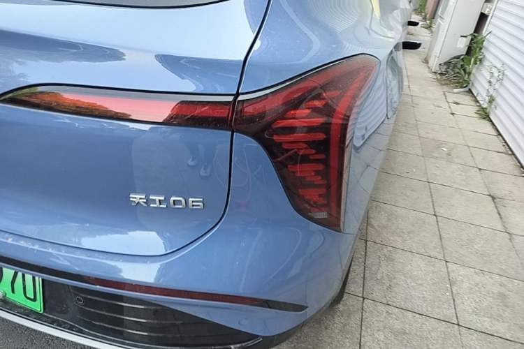 Used Hongqi Tiangong 06 2025 660 4x4 Smart Selection Edition Right Rear Taillight