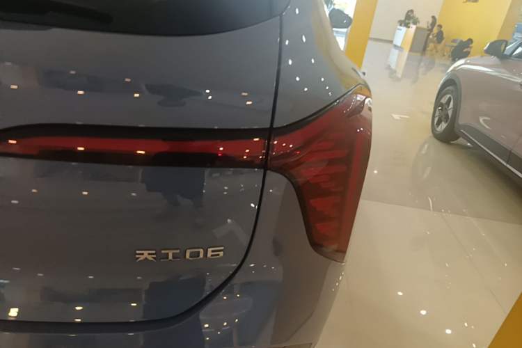 Used Hongqi Tiangong 06 2025 660 4x4 Smart Selection Edition Right Rear Taillight