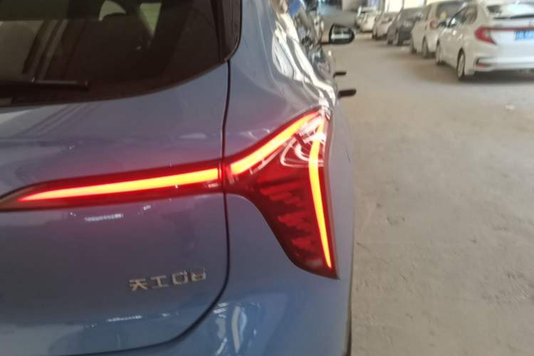 Used Hongqi Tiangong 06 2025 660 4x4 Smart Selection Edition Right Rear Taillight