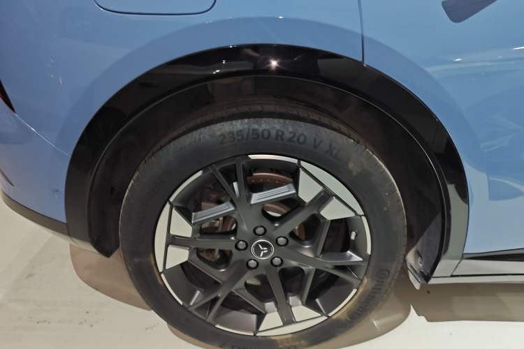 Used Hongqi Tiangong 06 2025 660 4x4 Smart Selection Edition Right Rear Wheel Hub