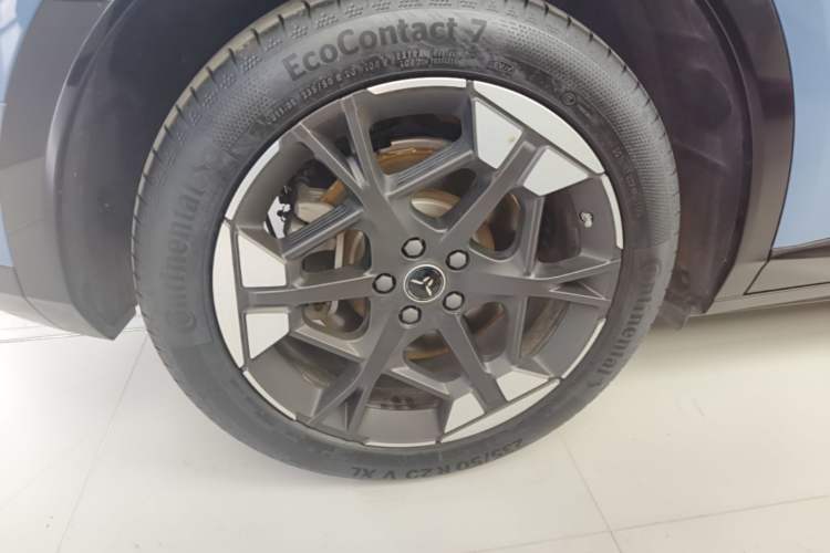 Used Hongqi Tiangong 06 2025 660 4x4 Smart Selection Edition Right Rear Wheel Hub