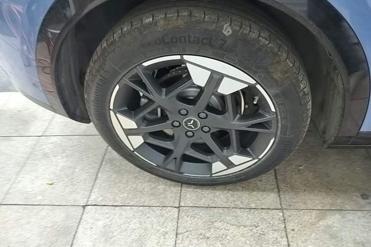 Used Hongqi Tiangong 06 2025 660 4x4 Smart Selection Edition Right Rear Wheel Hub