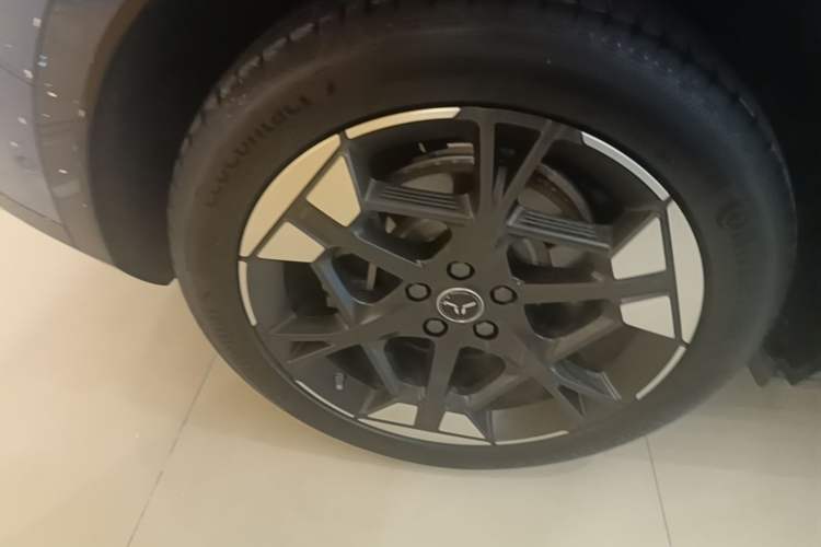 Used Hongqi Tiangong 06 2025 660 4x4 Smart Selection Edition Right Rear Wheel Hub