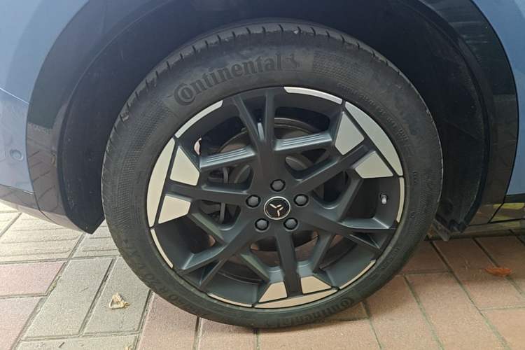 Used Hongqi Tiangong 06 2025 660 4x4 Smart Selection Edition Right Rear Wheel Hub