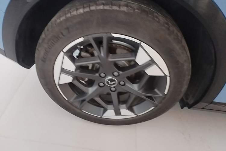 Used Hongqi Tiangong 06 2025 660 4x4 Smart Selection Edition Right Rear Wheel Hub