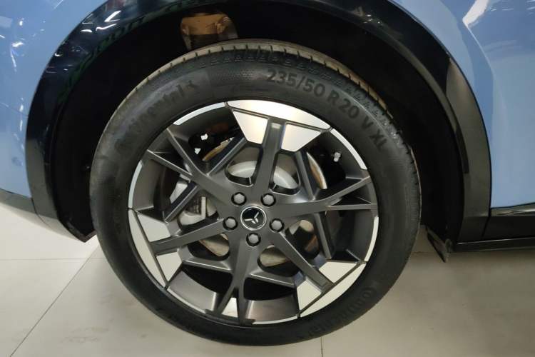 Used Hongqi Tiangong 06 2025 660 4x4 Smart Selection Edition Right Rear Wheel Hub