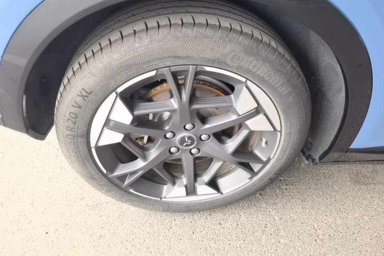 Used Hongqi Tiangong 06 2025 660 4x4 Smart Selection Edition Right Rear Wheel Hub
