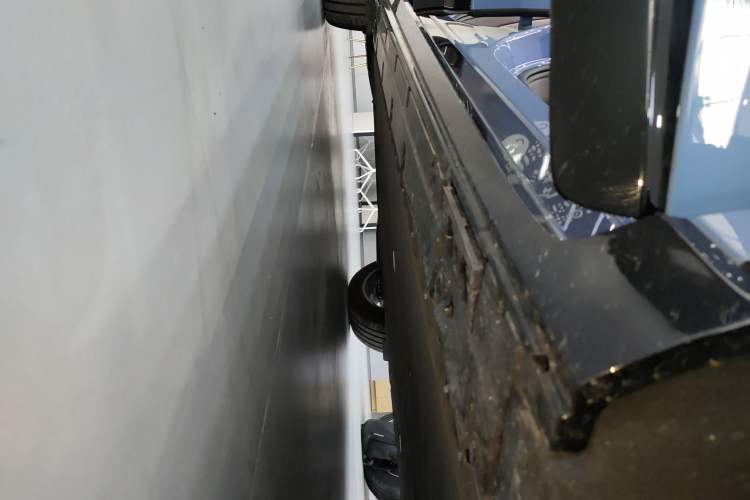 Used Hongqi Tiangong 06 2025 660 Four-Wheel Drive Version Right Side Sill