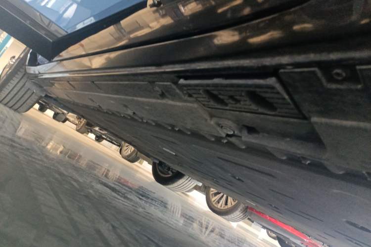 Used Hongqi Tiangong 06 2025 660 4x4 Smart Selection Edition Right Side Sill