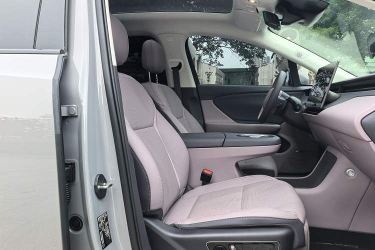 Used Hongqi Tiangong 06 2025 520 Smart Selection Edition Interior 1
