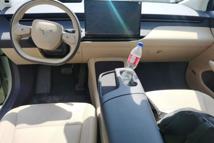 Used Hongqi Tiangong 06 2025 520 Smart Selection Edition Center Console