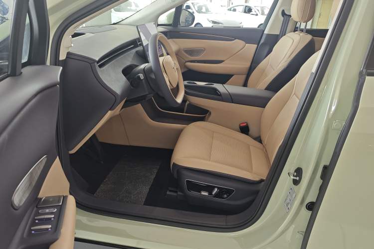 Used Hongqi Tiangong 06 2025 520 Smart Selection Edition Interior 4