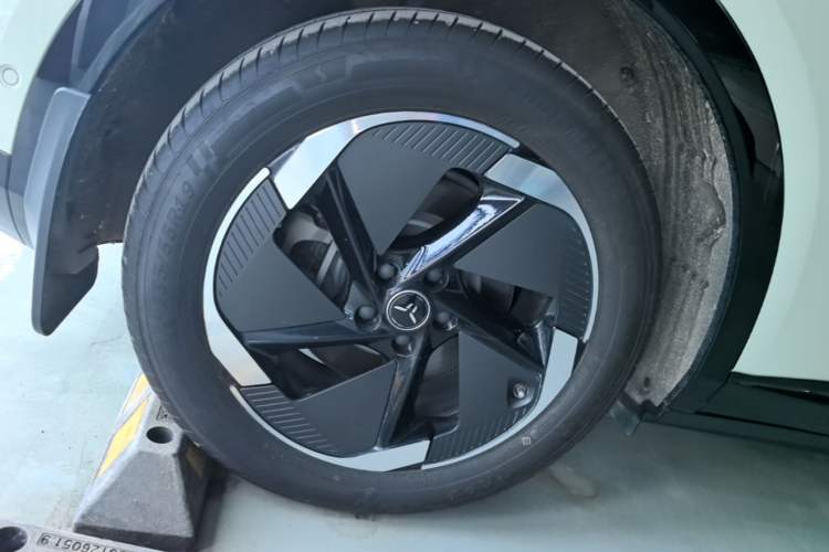 Used Hongqi Tiangong 06 2025 520 Smart Selection Edition Right Rear Wheel Hub