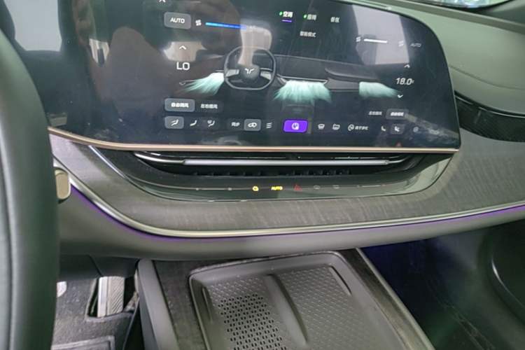 Used Hongqi Tiangong 08  Audio And AC Panel