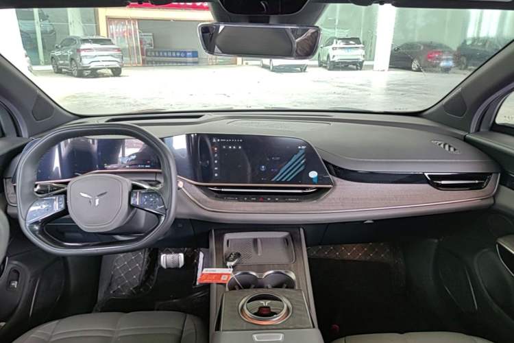 Used Hongqi Tiangong 08  Center Console