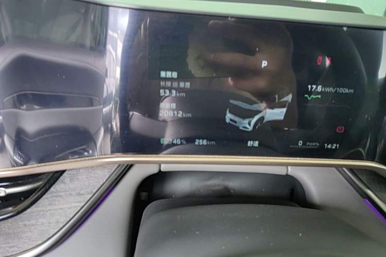 Used Hongqi Tiangong 08  Odometer Close Up
