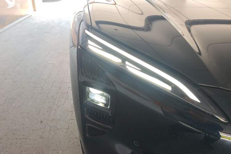 Used Hongqi Tiangong 08  Right Front Headlight