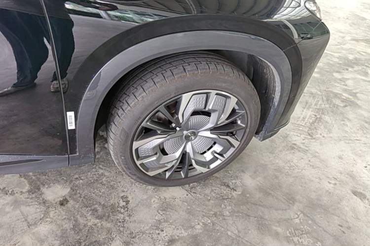 Used Hongqi Tiangong 08  Right Front Wheel Hub