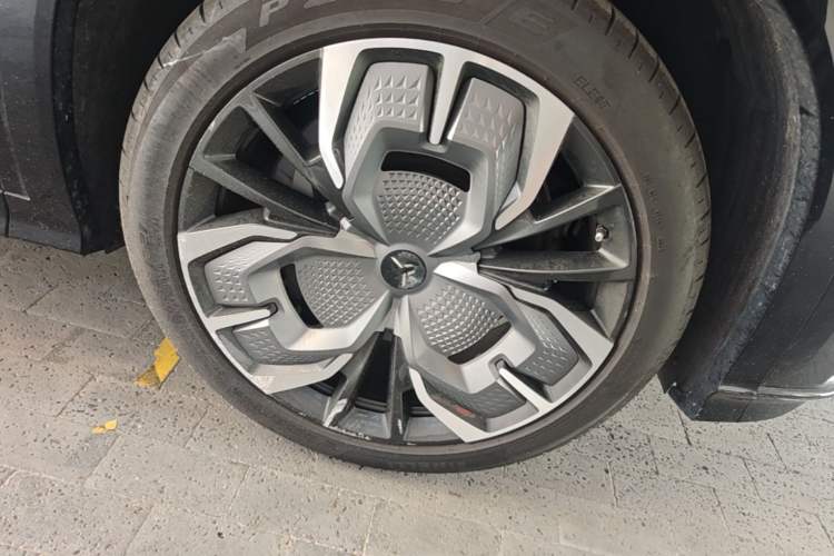 Used Hongqi Tiangong 08  Right Front Wheel Hub