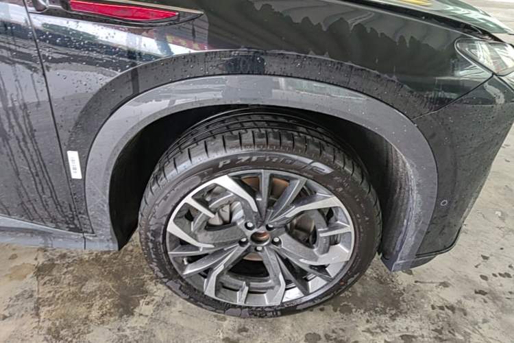 Used Hongqi Tiangong 08  Right Front Wheel Hub
