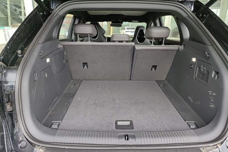 Used Hongqi Tiangong 08  Trunk